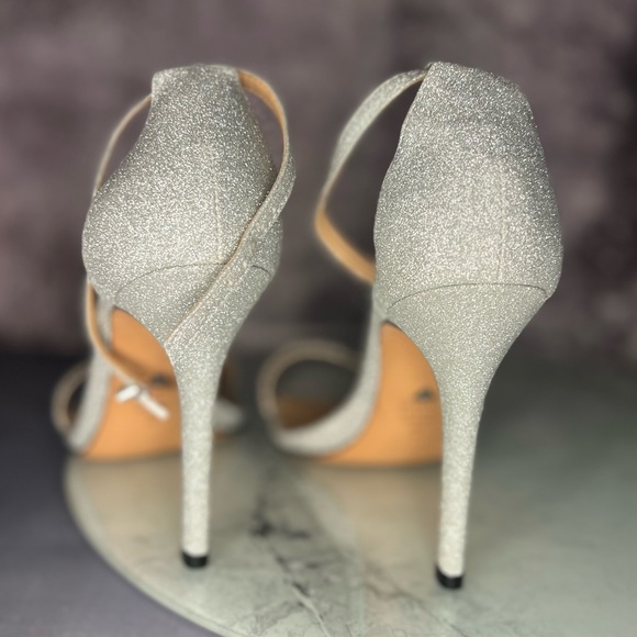 Shimmery silver simple minimalistic heels sandals - Picture 5 of 16